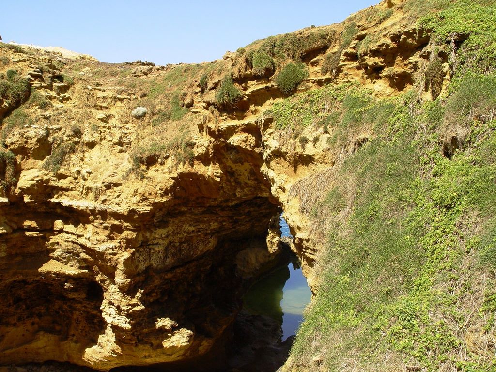 The Grotto, along the Great Ocean Road, part of Victoria's shipwreck coast - Victoria, Australia.