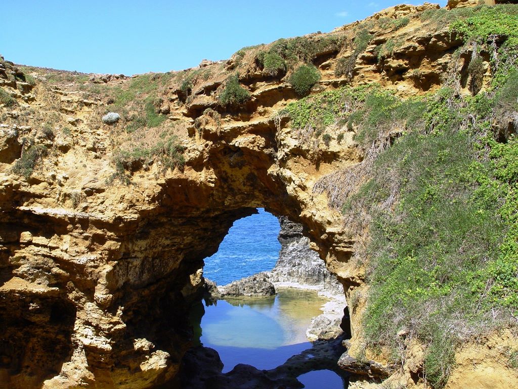 The Grotto, along the Great Ocean Road, part of Victoria's shipwreck coast - Victoria, Australia.