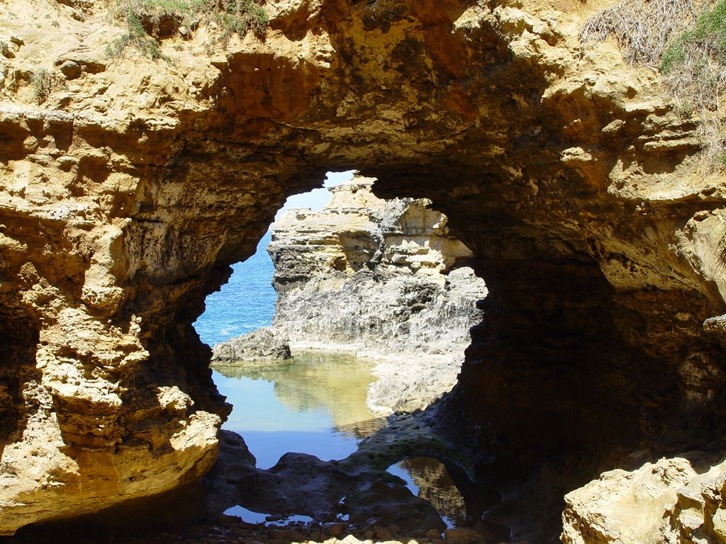 The Grotto, along the Great Ocean Road, part of Victoria's shipwreck coast - Victoria, Australia.