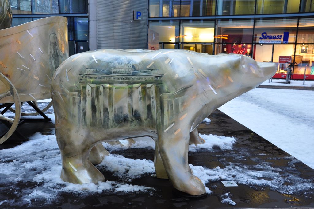 A bear appears on the Berlin coat of arms and this might be the reason this animal shape was selected for the art display. Approximately 350 life-size bears were painted and displayed in the streets of Berlin in 2001.