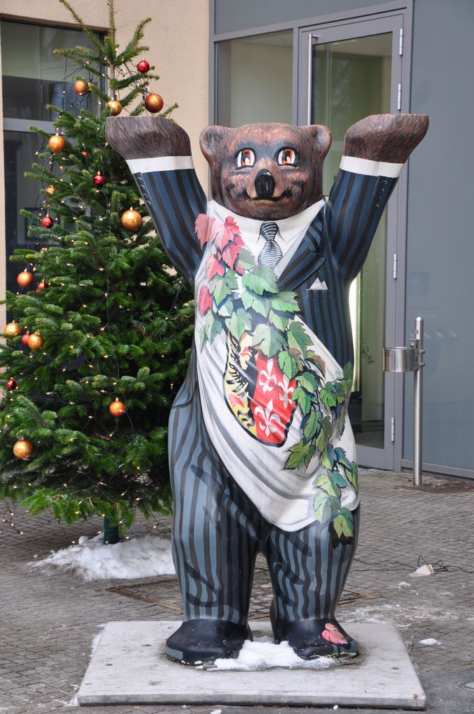 A bear appears on the Berlin coat of arms and this might be the reason this animal shape was selected for the art display. Approximately 350 life-size bears were painted and displayed in the streets of Berlin in 2001.