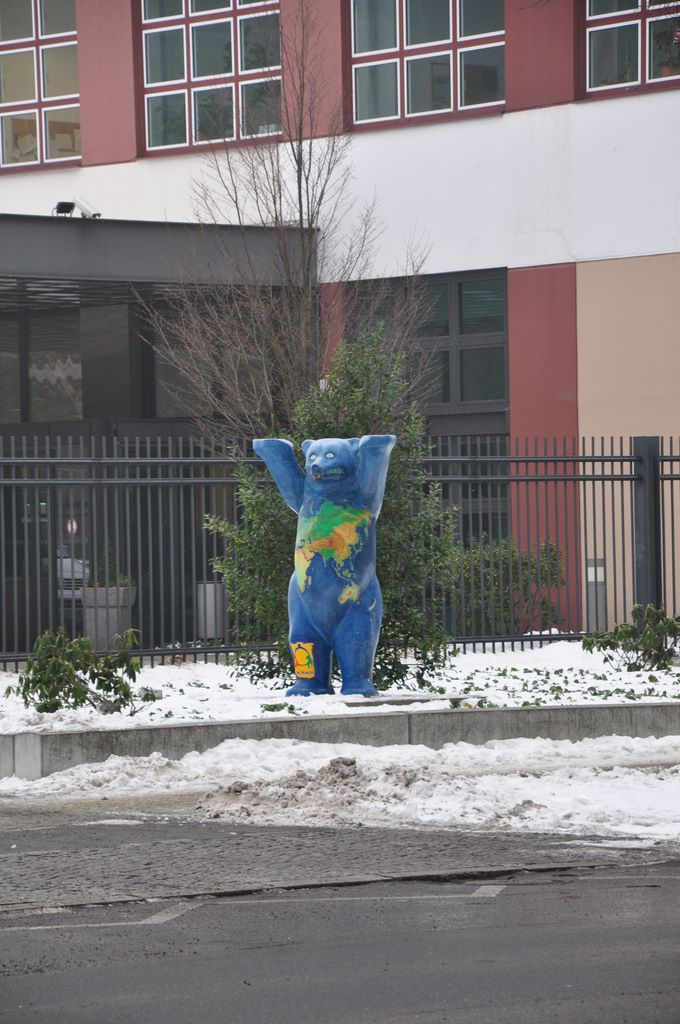 A bear appears on the Berlin coat of arms and this might be the reason this animal shape was selected for the art display. Approximately 350 life-size bears were painted and displayed in the streets of Berlin in 2001.