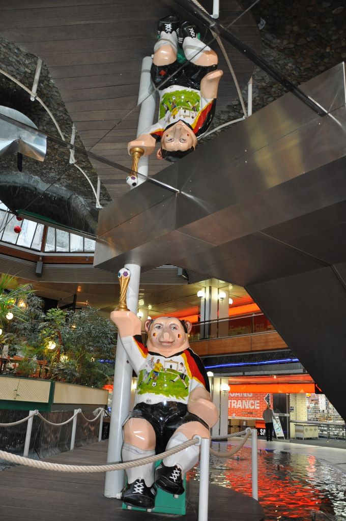 A bear appears on the Berlin coat of arms and this might be the reason this animal shape was selected for the art display. Approximately 350 life-size bears were painted and displayed in the streets of Berlin in 2001.