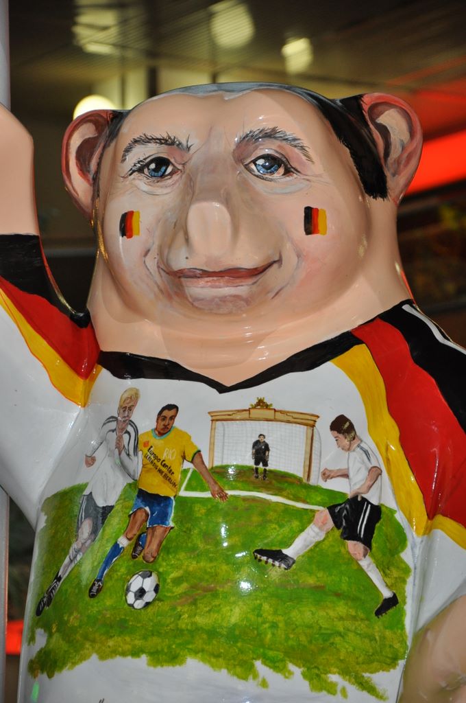 A bear appears on the Berlin coat of arms and this might be the reason this animal shape was selected for the art display. Approximately 350 life-size bears were painted and displayed in the streets of Berlin in 2001.