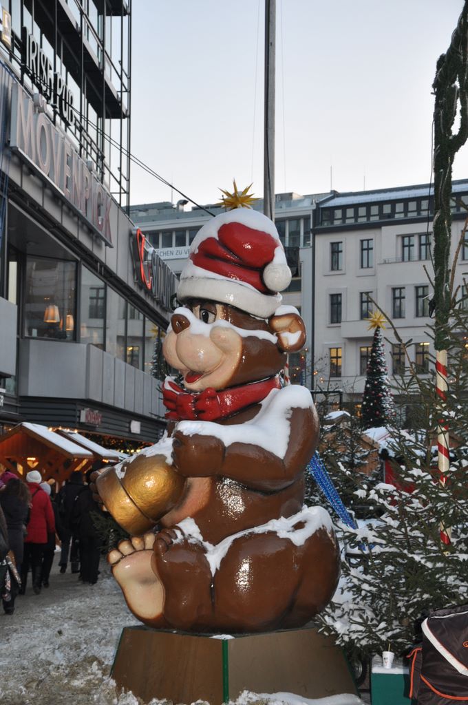 A bear appears on the Berlin coat of arms and this might be the reason this animal shape was selected for the art display. Approximately 350 life-size bears were painted and displayed in the streets of Berlin in 2001.