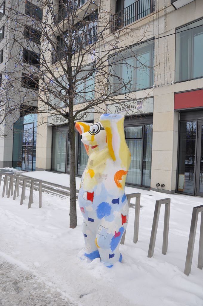 A bear appears on the Berlin coat of arms and this might be the reason this animal shape was selected for the art display. Approximately 350 life-size bears were painted and displayed in the streets of Berlin in 2001.