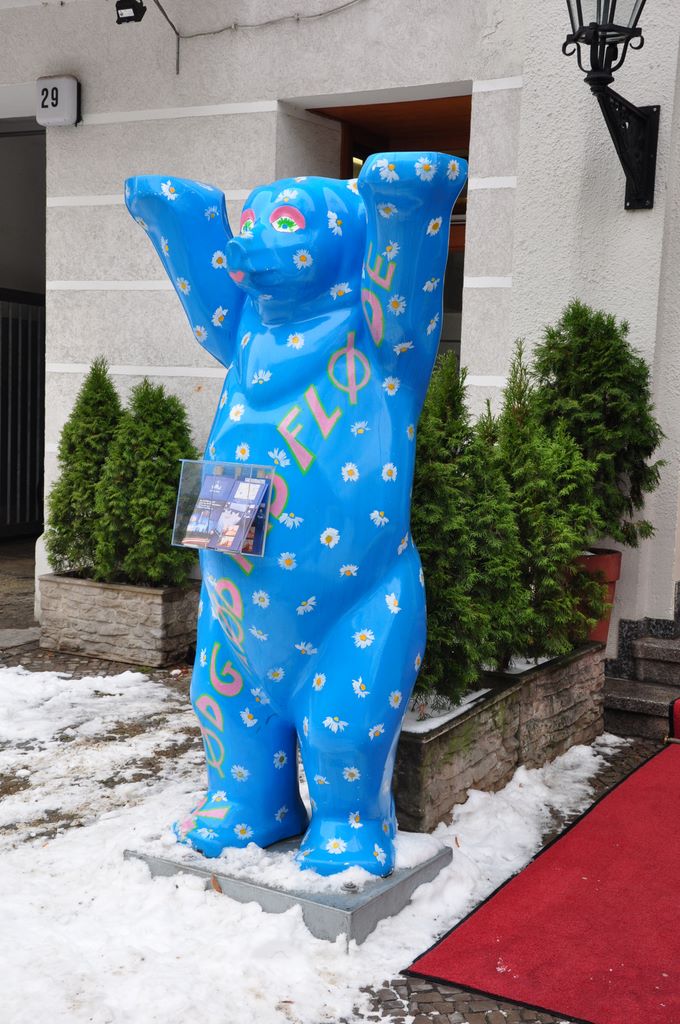 A bear appears on the Berlin coat of arms and this might be the reason this animal shape was selected for the art display. Approximately 350 life-size bears were painted and displayed in the streets of Berlin in 2001.
