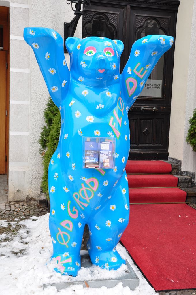 A bear appears on the Berlin coat of arms and this might be the reason this animal shape was selected for the art display. Approximately 350 life-size bears were painted and displayed in the streets of Berlin in 2001.
