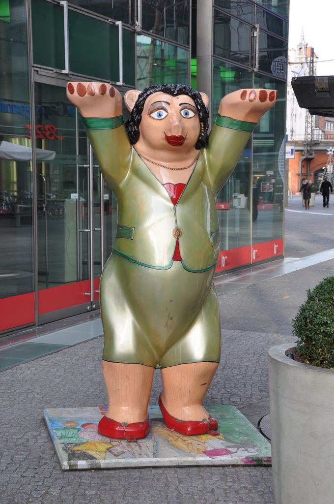 A bear appears on the Berlin coat of arms and this might be the reason this animal shape was selected for the art display. Approximately 350 life-size bears were painted and displayed in the streets of Berlin in 2001.