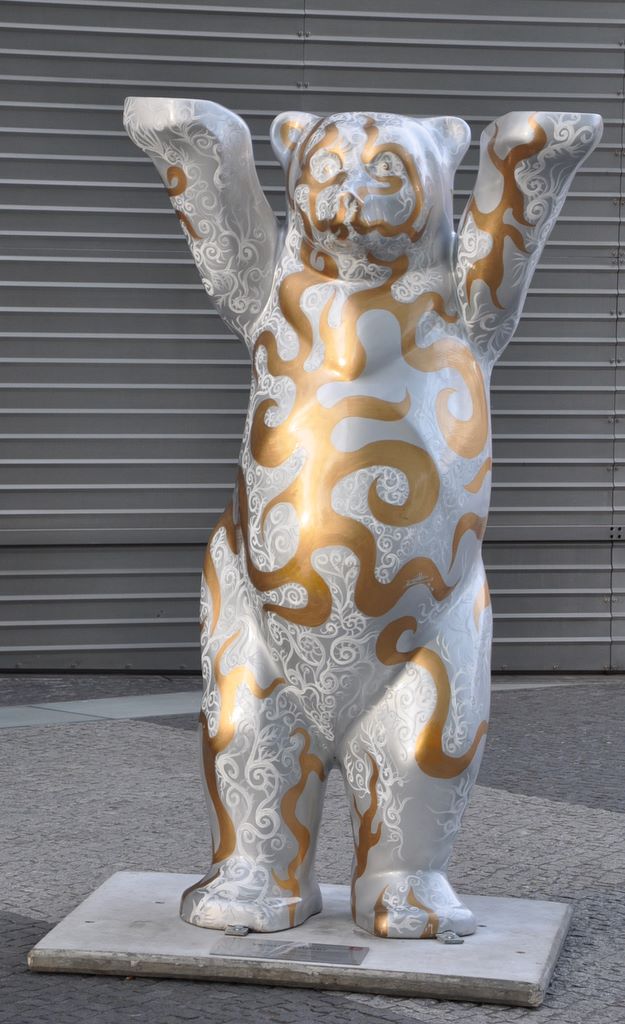 A bear appears on the Berlin coat of arms and this might be the reason this animal shape was selected for the art display. Approximately 350 life-size bears were painted and displayed in the streets of Berlin in 2001.