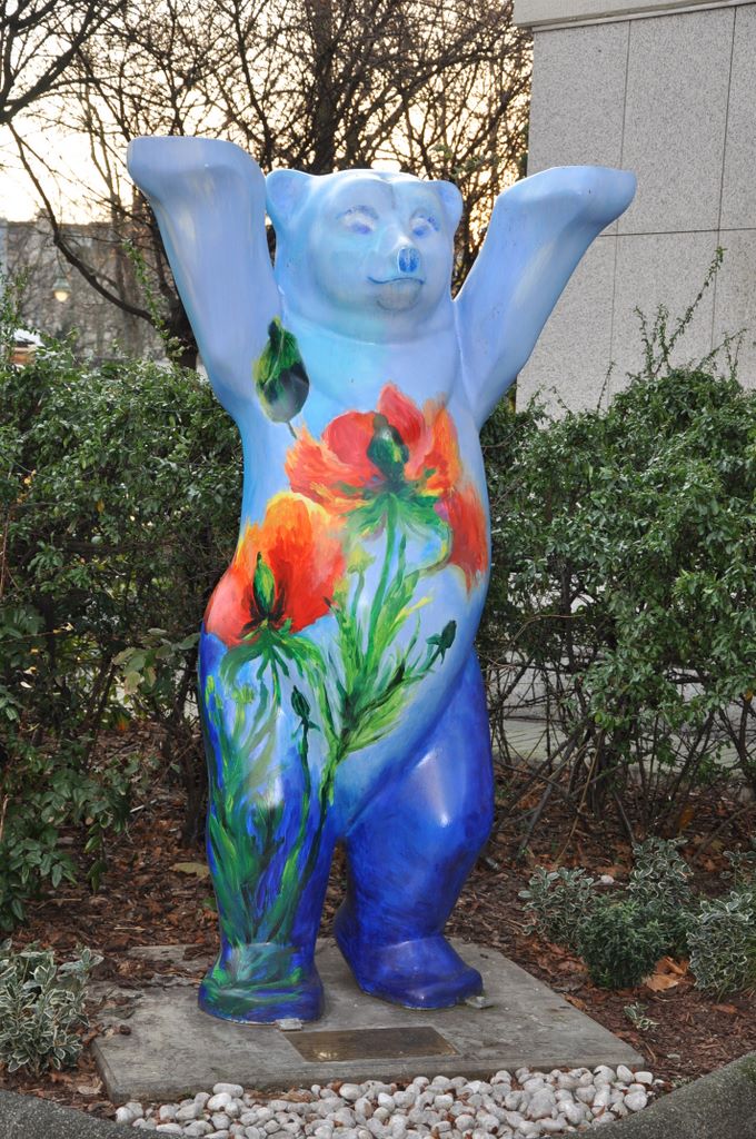 A bear appears on the Berlin coat of arms and this might be the reason this animal shape was selected for the art display. Approximately 350 life-size bears were painted and displayed in the streets of Berlin in 2001.