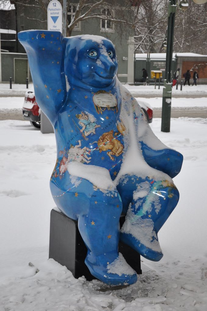 A bear appears on the Berlin coat of arms and this might be the reason this animal shape was selected for the art display. Approximately 350 life-size bears were painted and displayed in the streets of Berlin in 2001.