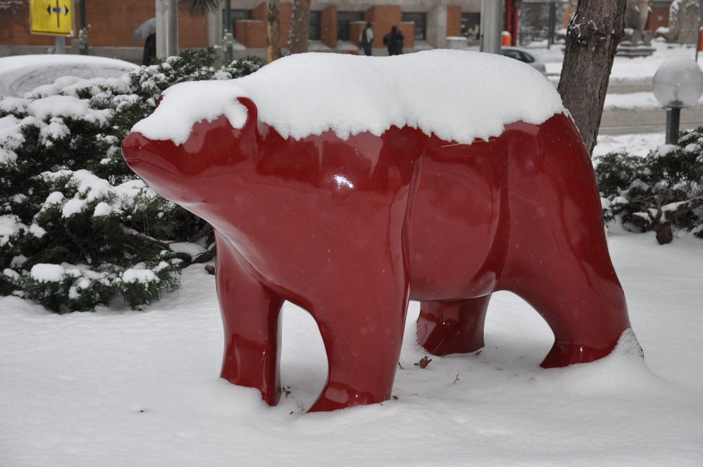 A bear appears on the Berlin coat of arms and this might be the reason this animal shape was selected for the art display. Approximately 350 life-size bears were painted and displayed in the streets of Berlin in 2001.