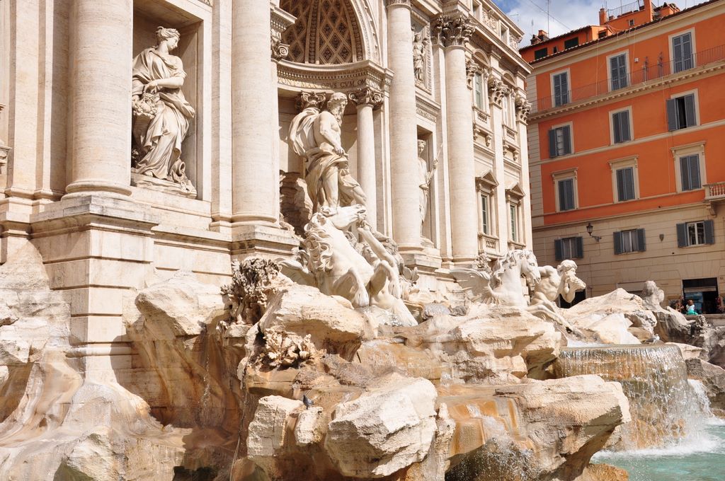 Trevi Fountain, Rome, Italy.