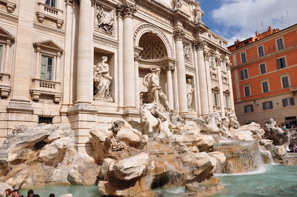 Trevi Fountain, Rome, Italy.