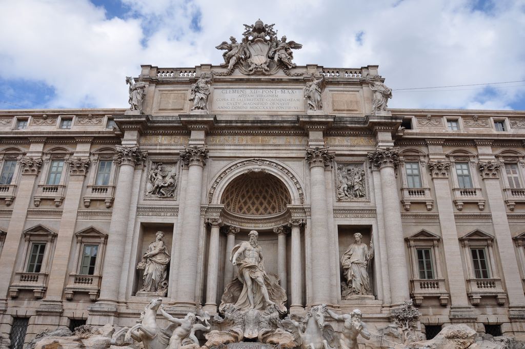 Trevi Fountain, Rome, Italy.