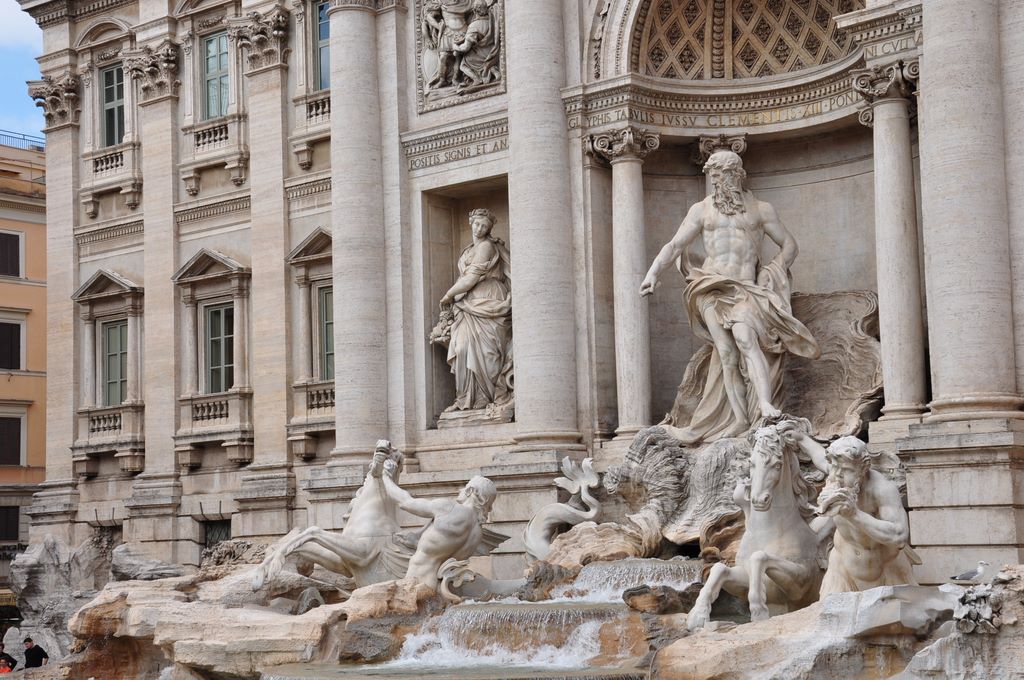 Trevi Fountain, Rome, Italy.