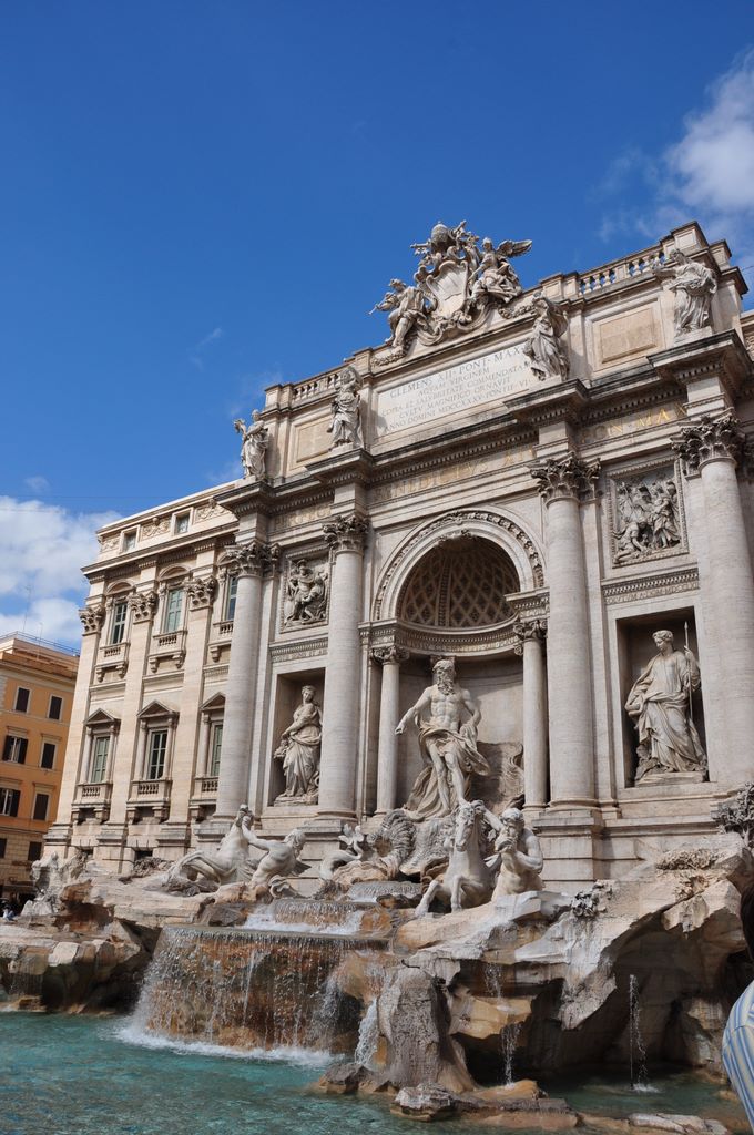 Trevi Fountain, Rome, Italy.