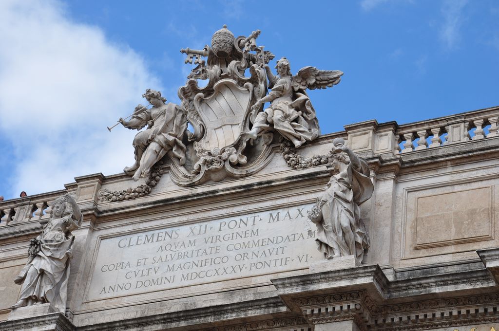 Trevi Fountain, Rome, Italy.