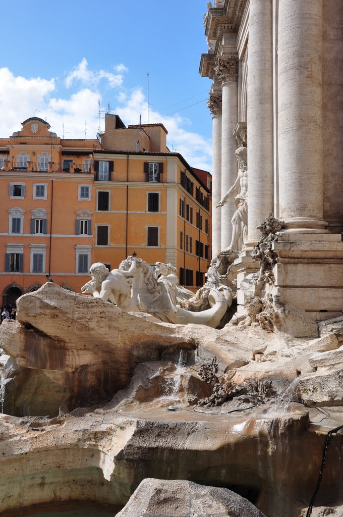 Trevi Fountain, Rome, Italy.