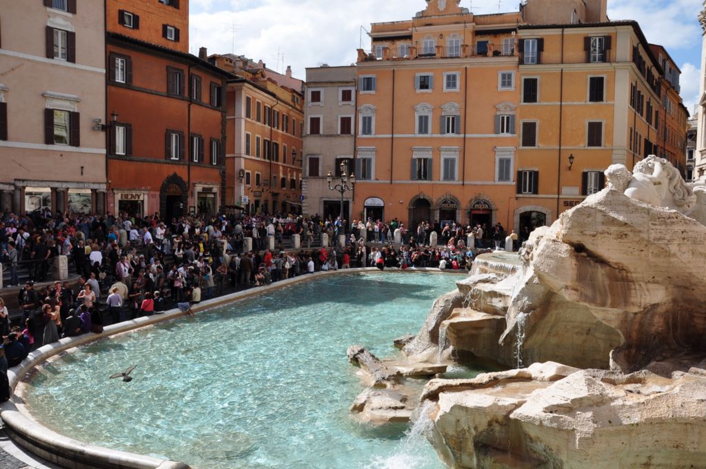 Trevi Fountain, Rome, Italy.