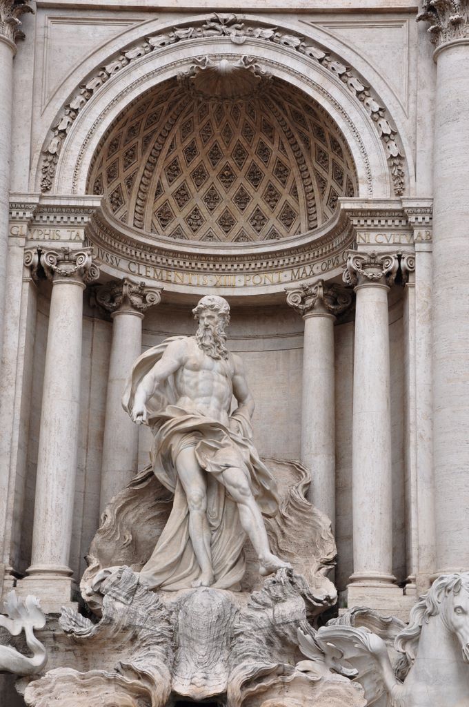 Trevi Fountain, Rome, Italy.