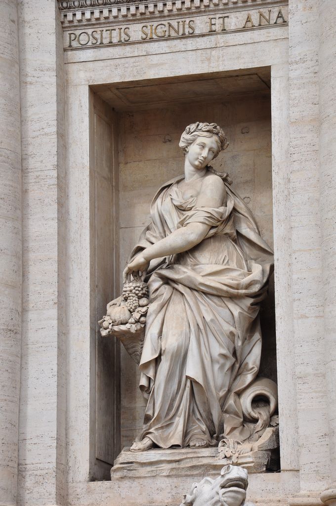 Trevi Fountain, Rome, Italy.