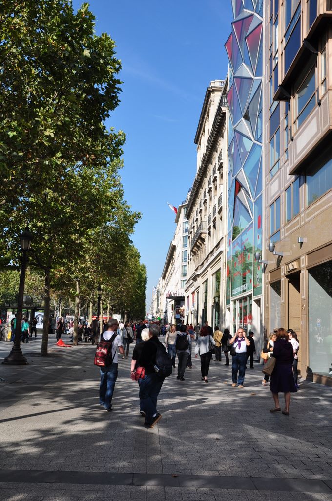 &nbsp;Avenue des Champs Elysees, Paris