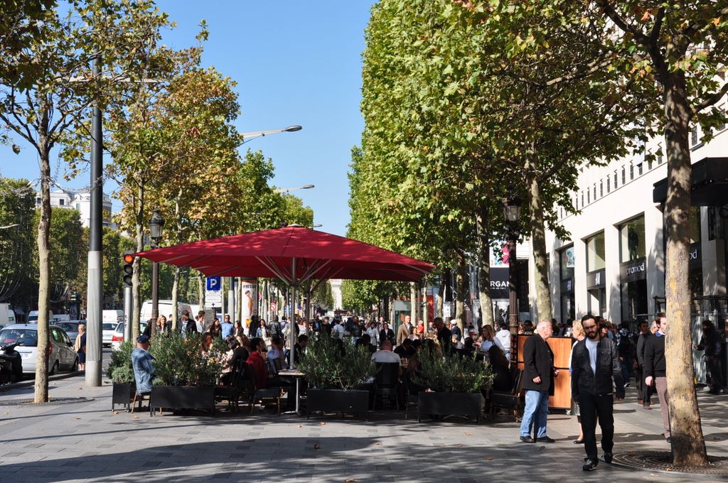 &nbsp;Avenue des Champs Elysees, Paris