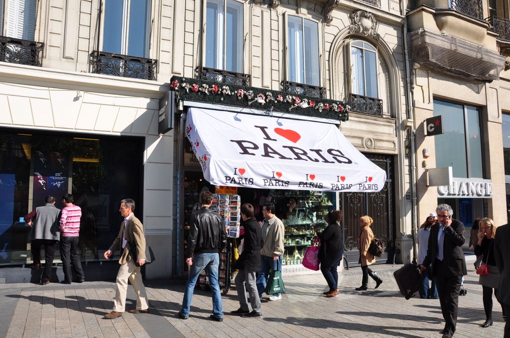 &nbsp;Avenue des Champs Elysees, Paris