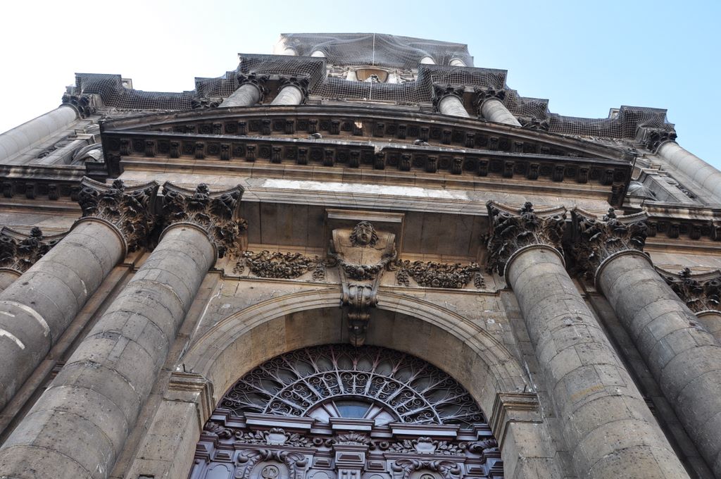 &nbsp;A church in Paris