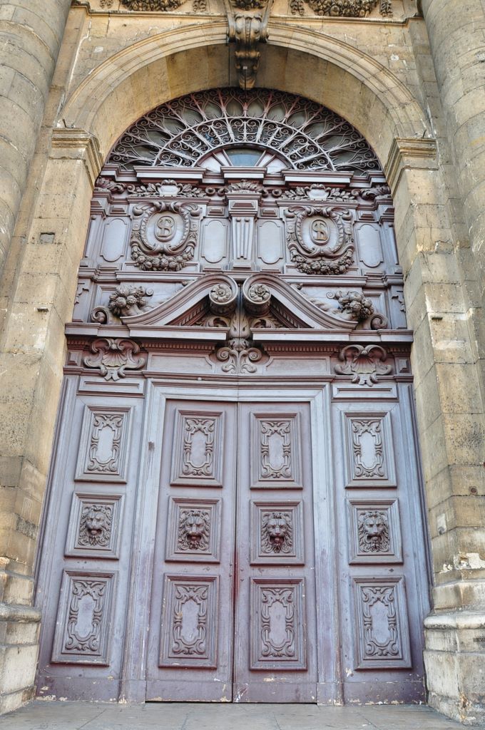 &nbsp;A church in Paris