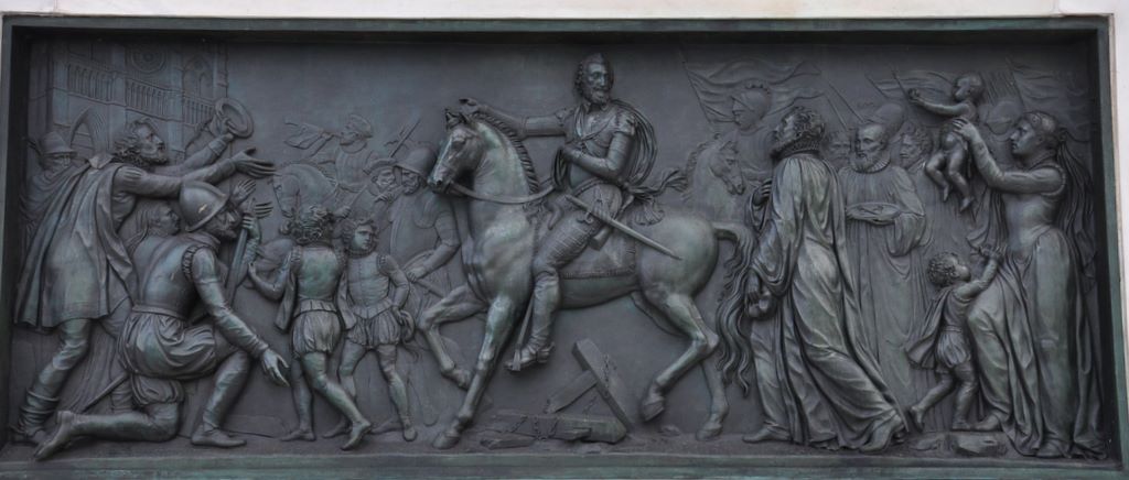 The statue of Henrici Magni in Paris.