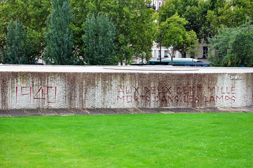 The Mémorial de la Déportation, situated behind Notre Dame church, is a memorial to the 200,000 people deported to Nazi death camps from 1942 to 1944. It was opened in 1962. Georges-Henri Pingusson was the designer.