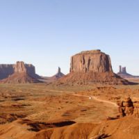 Monument Valley, Navajo: Tsé Bii' Ndzisgaii (valley of the rocks) northern border of Arizona with southern Utah, USA.